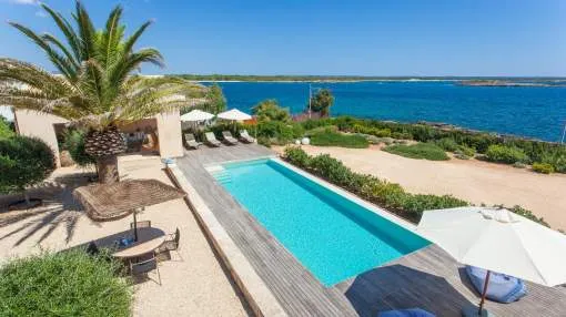 Villa on the seafront in Colonia Sant Jordifor rent